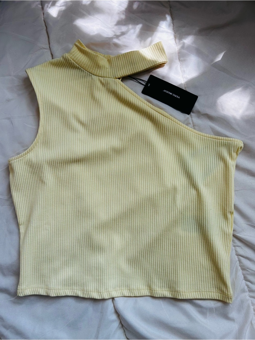 Veromoda Butter Yellow Sleeveless Mock Neck Ribbed Tank Top - size L